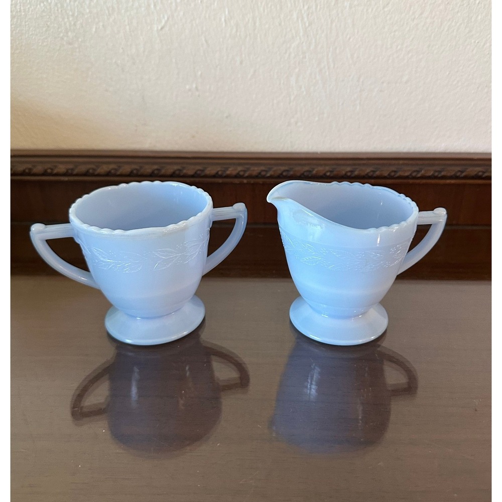 Vtg‎ McKee Poudre Delphite Blue Milk Glass Laurel Creamer & Sugar Bowl Set